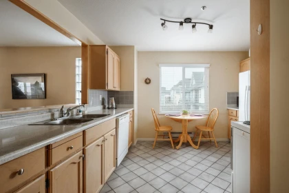 205 4988 47a Avenue, Delta, BC, Delta — Apartment/Condo for sale