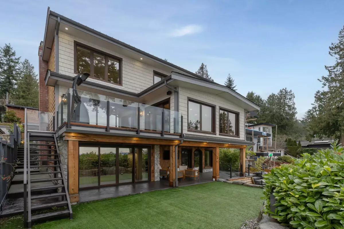 Exterior Front Photo of 3298 Radcliffe Avenue, West Vancouver, BC