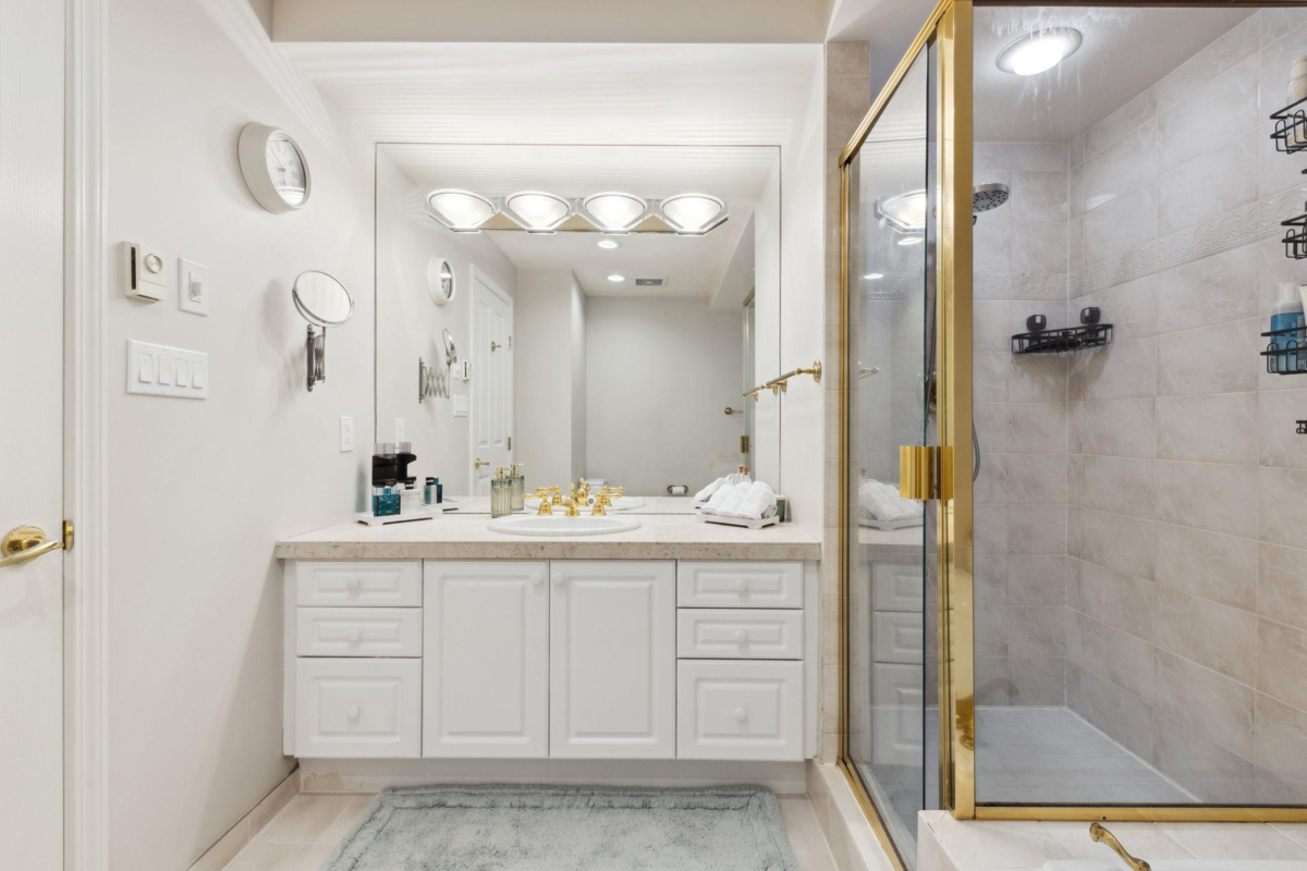 Walk-In Closet Photo of 302 3131 Deer Ridge Drive, West Vancouver, BC