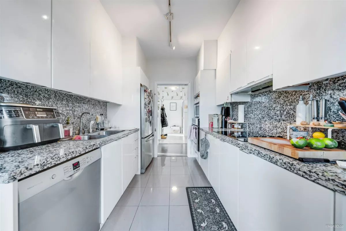 Dining Area Photo of 2603 1500 Hornby Street, Vancouver, BC