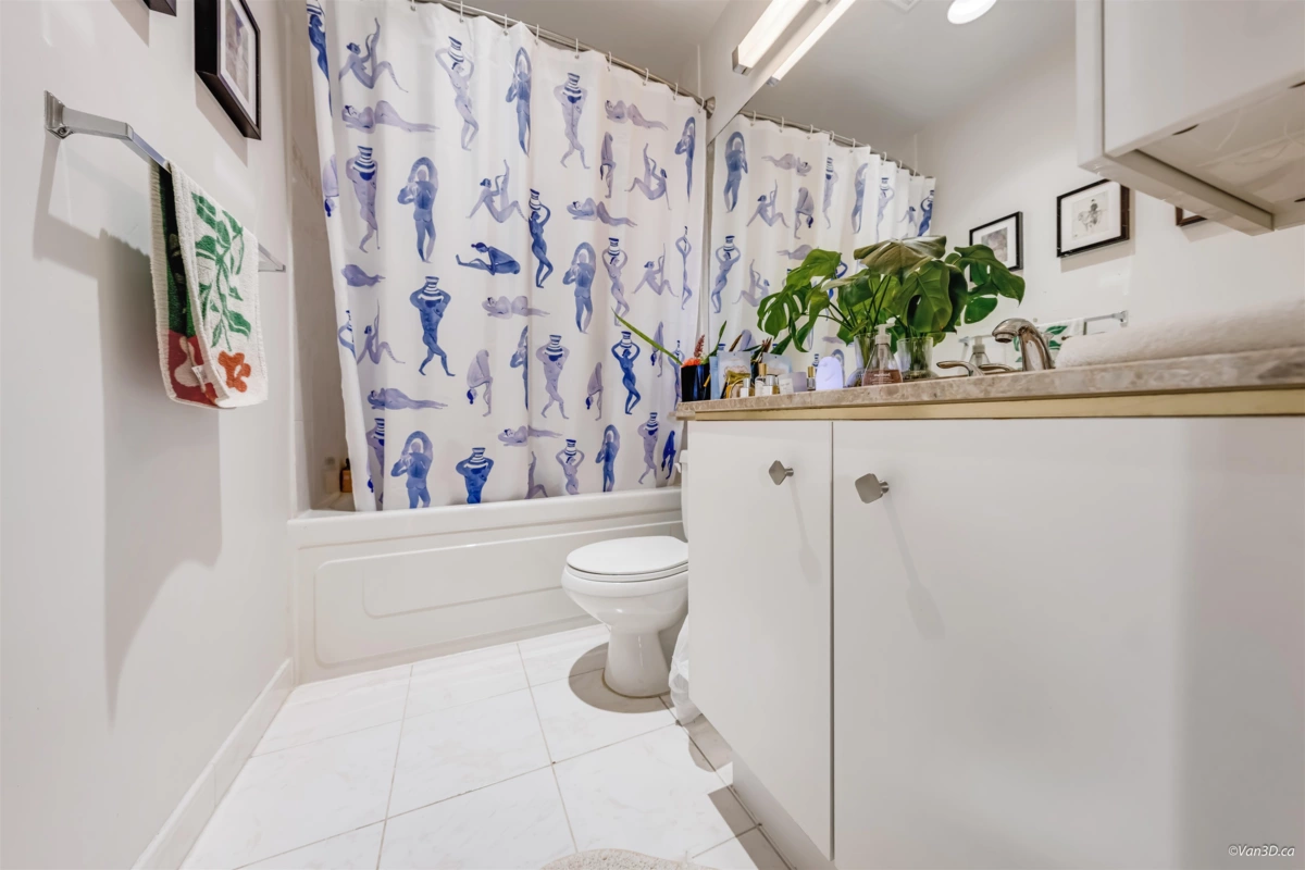 Walk-In Closet Photo of 2603 1500 Hornby Street, Vancouver, BC