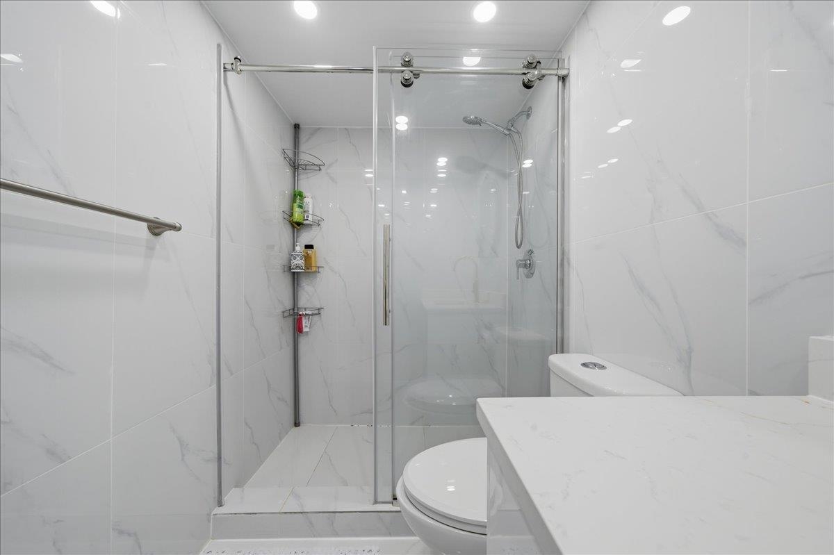 Dining Area Photo of 1301 2004 Fullerton Avenue, North Vancouver, BC