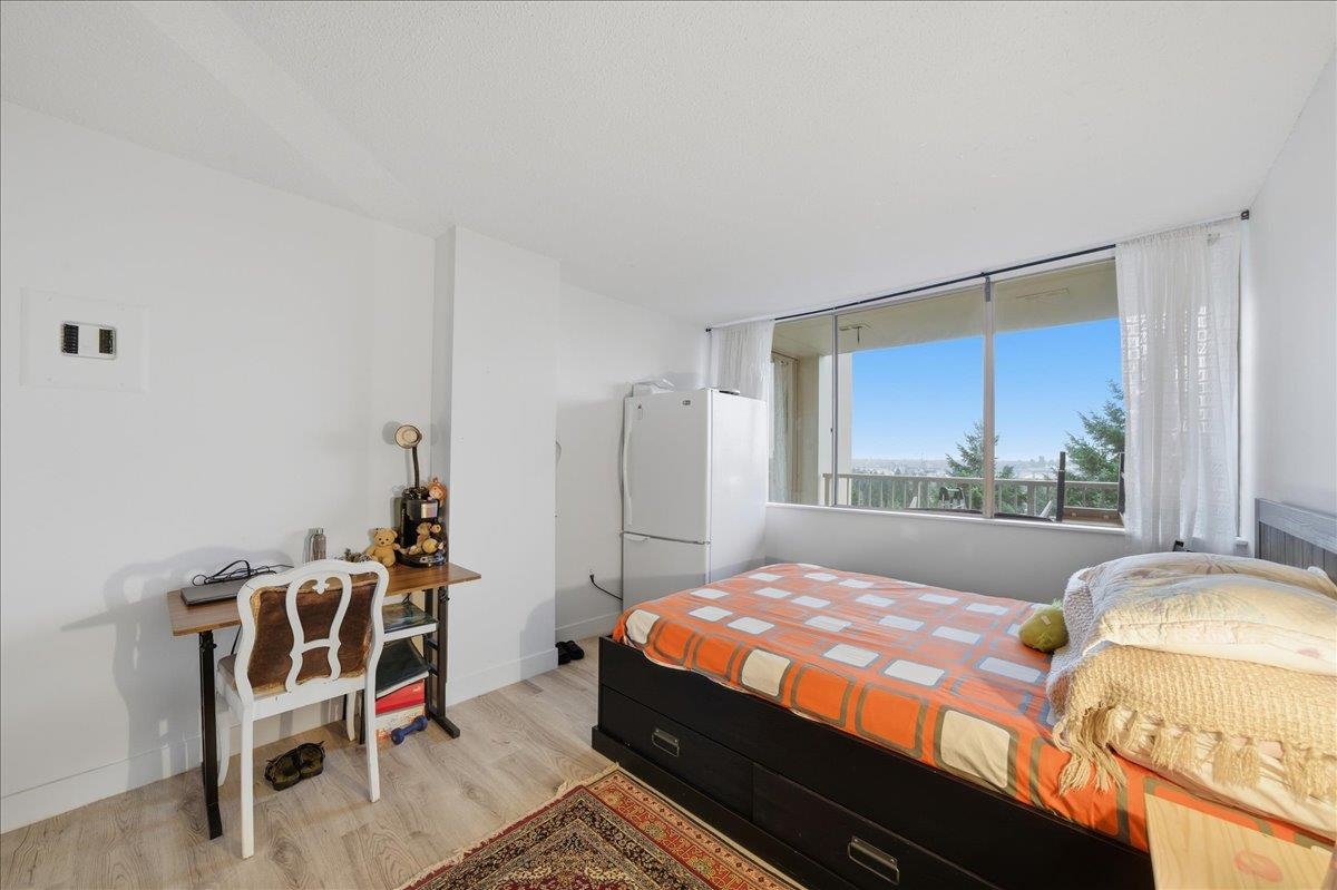 Entry Foyer Photo of 1301 2004 Fullerton Avenue, North Vancouver, BC