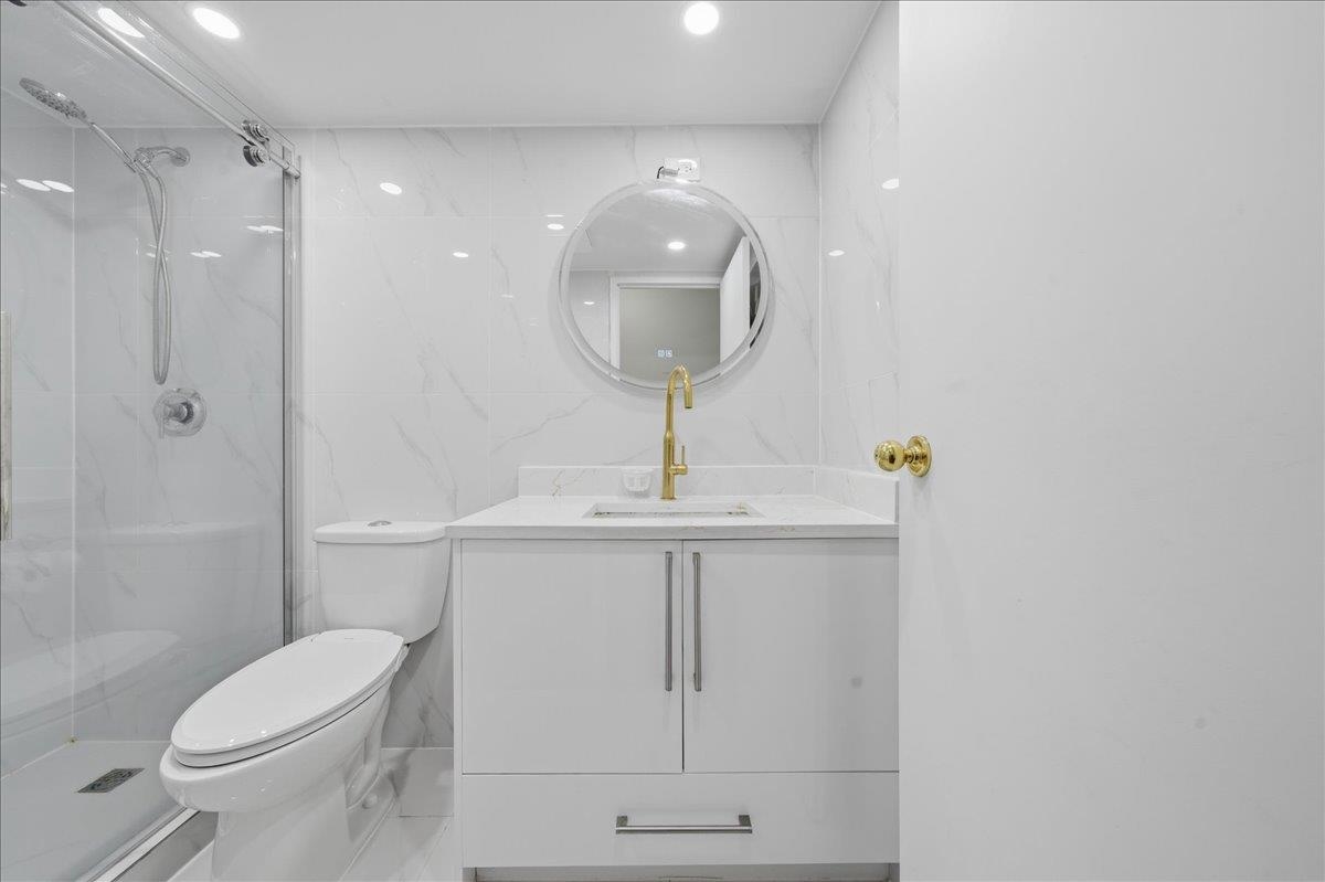 Family Room Photo of 1301 2004 Fullerton Avenue, North Vancouver, BC