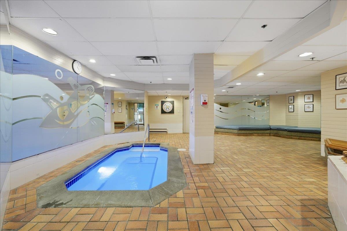 Front Yard Photo of 1301 2004 Fullerton Avenue, North Vancouver, BC