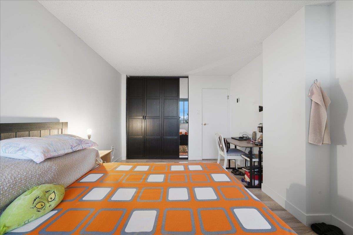 Hallway Photo of 1301 2004 Fullerton Avenue, North Vancouver, BC