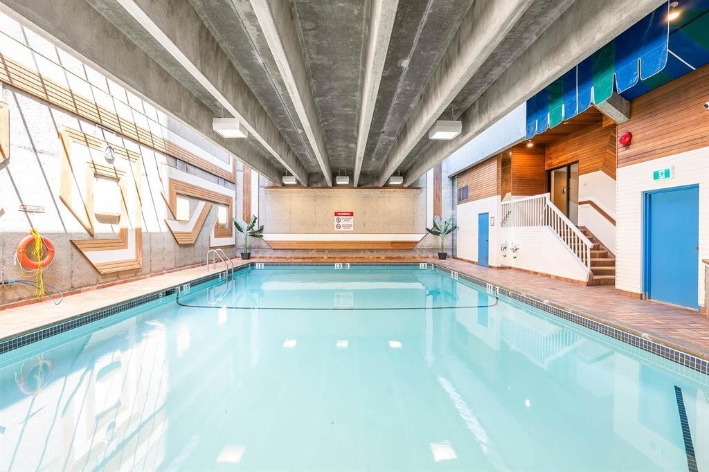 Hot Tub / Spa Photo of 1301 2004 Fullerton Avenue, North Vancouver, BC