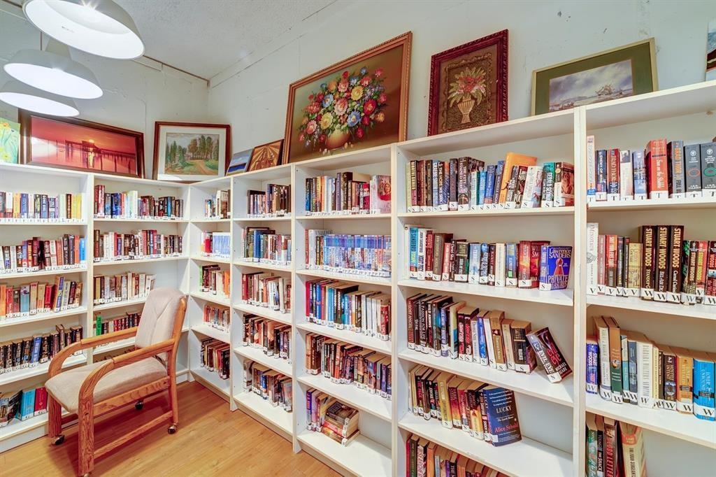 Neighborhood Park Photo Near 1301 2004 Fullerton Avenue, North Vancouver, BC