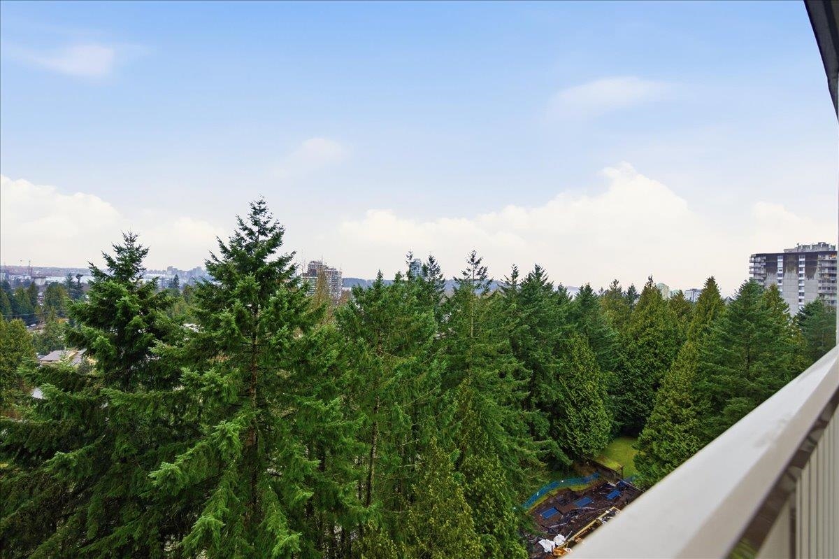 Powder Room Photo of 1301 2004 Fullerton Avenue, North Vancouver, BC