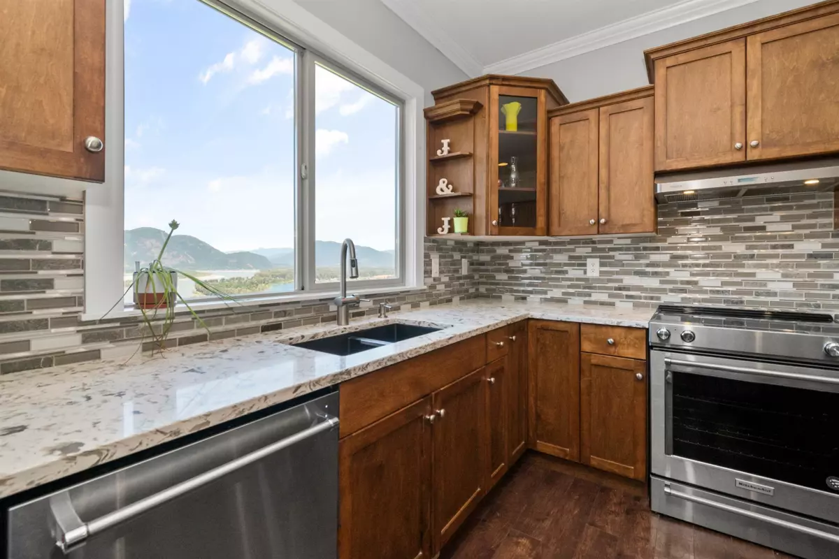 Breakfast Nook Photo of 43726 Alameda Drive, Chilliwack, BC