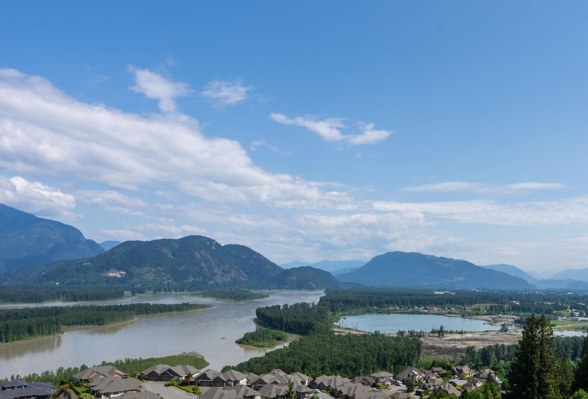 Hallway Photo of 43726 Alameda Drive, Chilliwack, BC