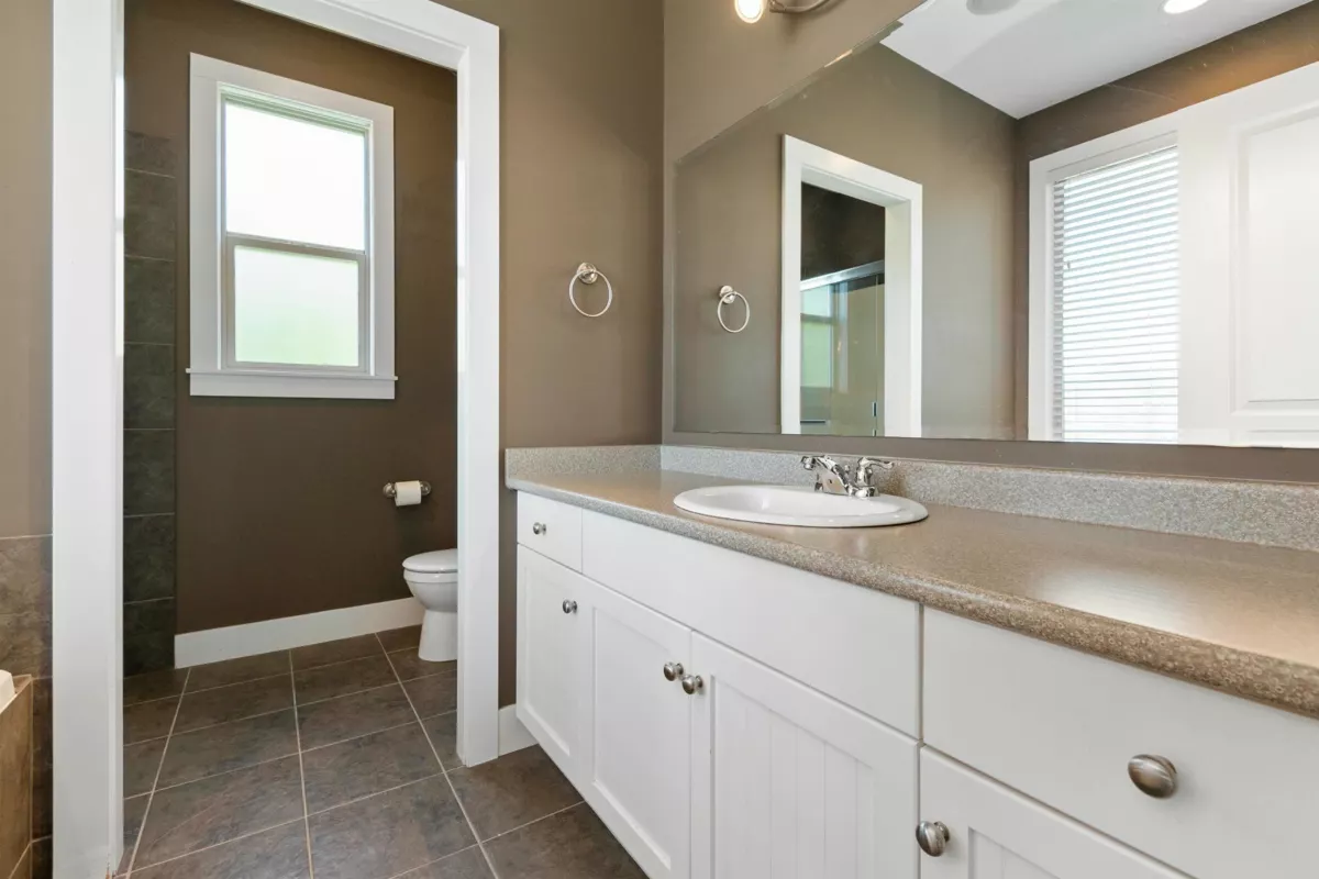 Walk-In Closet Photo of 43726 Alameda Drive, Chilliwack, BC