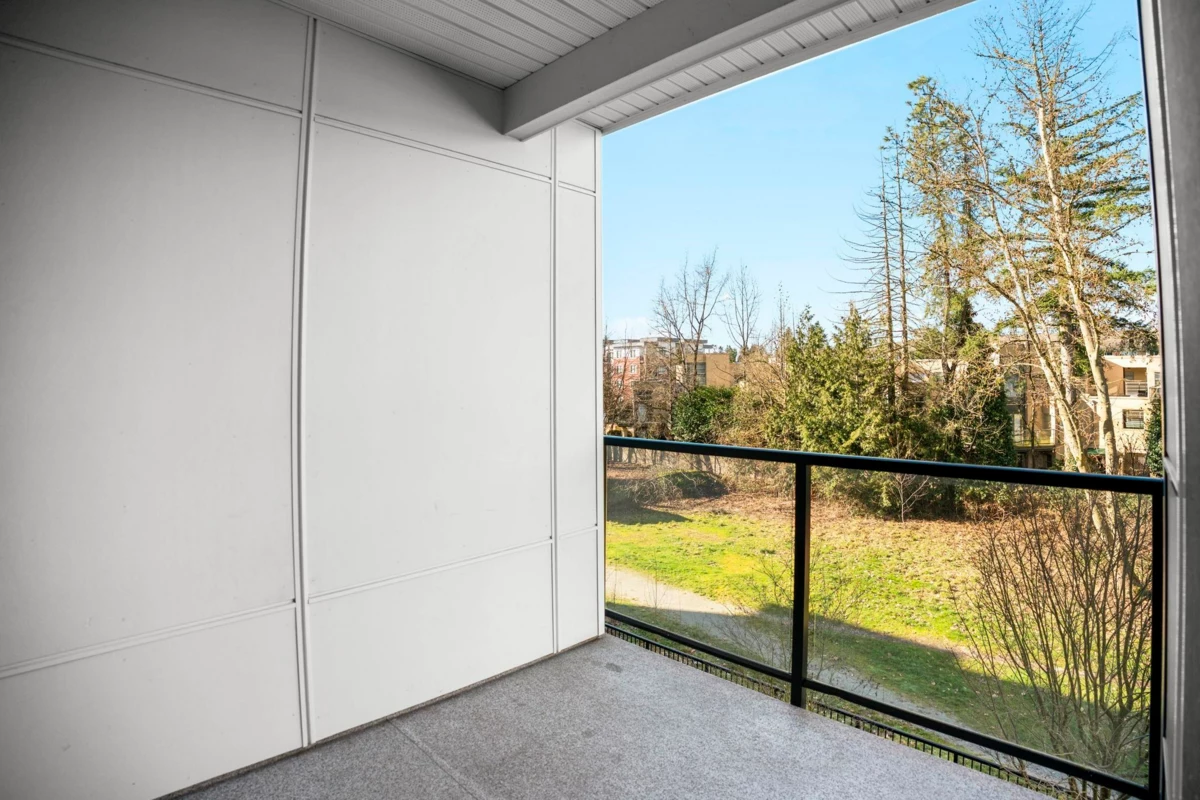 Front Yard Photo of 306 22315 122 Avenue, Maple Ridge, BC