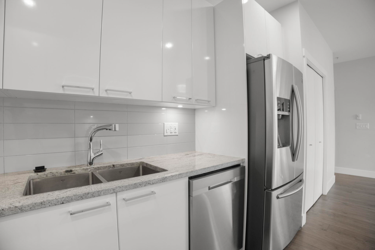 Kitchen Photo of 306 22315 122 Avenue, Maple Ridge, BC