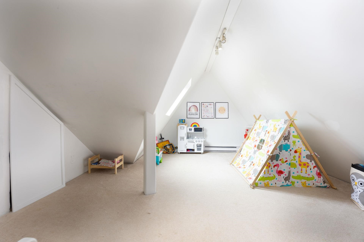 Basement Recreation Room Photo of 524 Second Street, New Westminster, BC