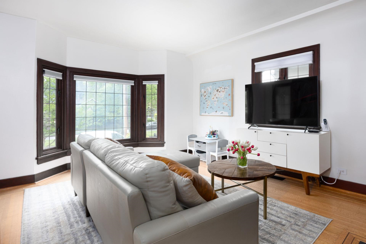 Family Room Photo of 524 Second Street, New Westminster, BC