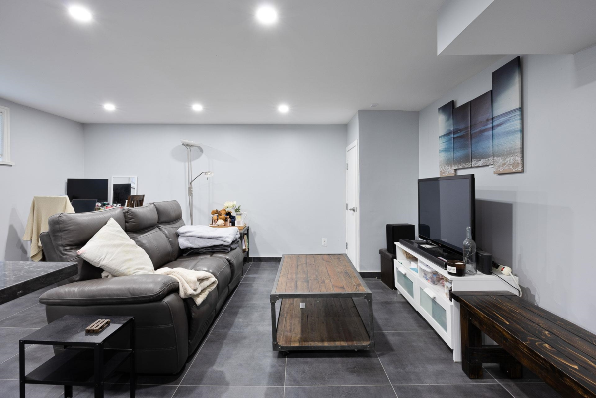 Front Yard Photo of 524 Second Street, New Westminster, BC