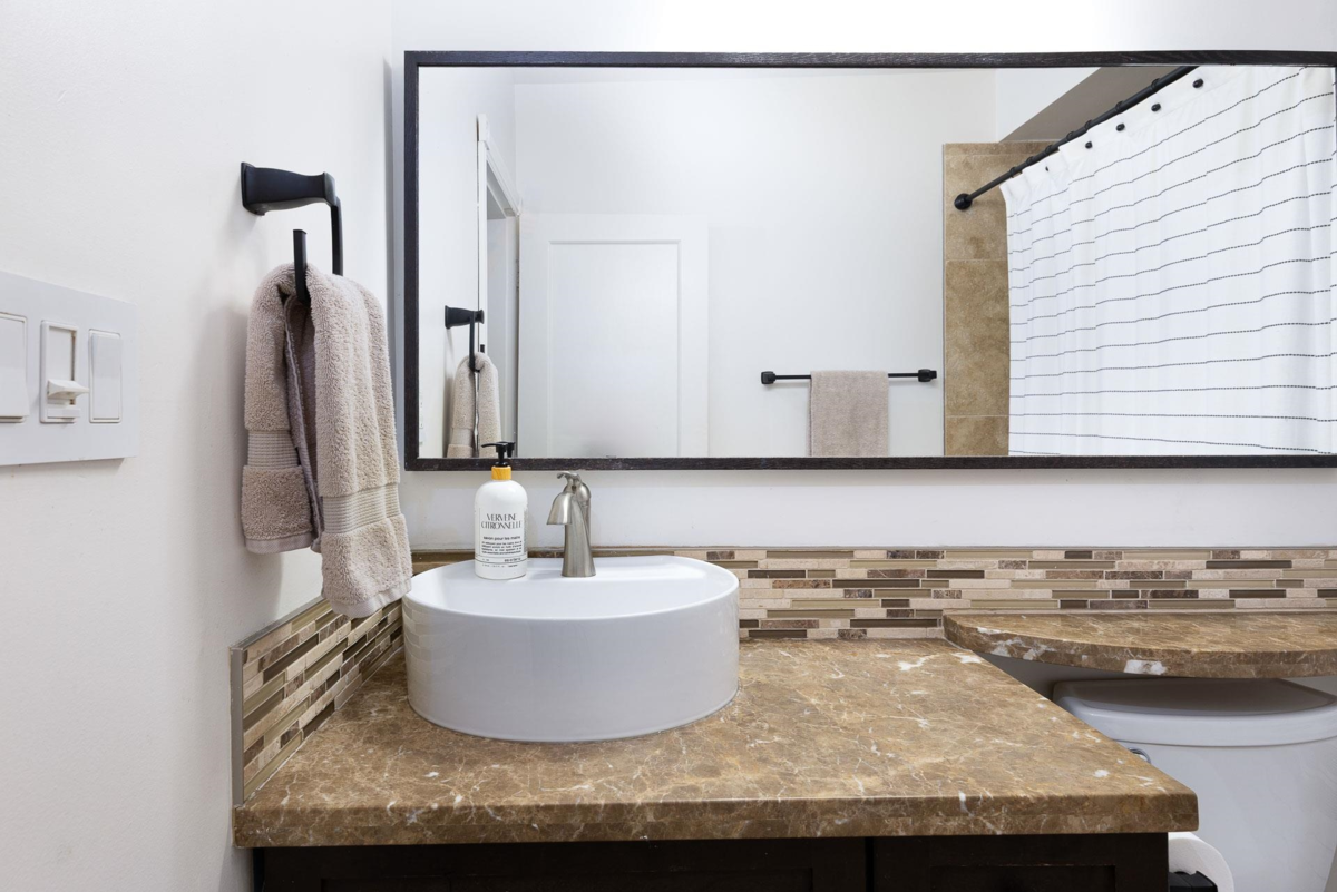 Guest Bathroom Photo of 524 Second Street, New Westminster, BC