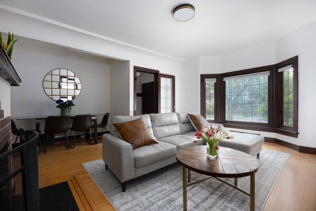 Living Room Photo of 524 Second Street, New Westminster, BC