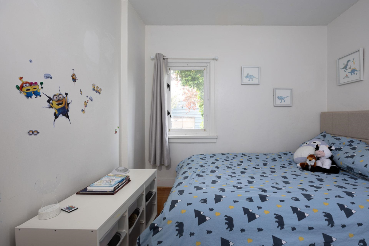 Primary Bathroom Photo of 524 Second Street, New Westminster, BC