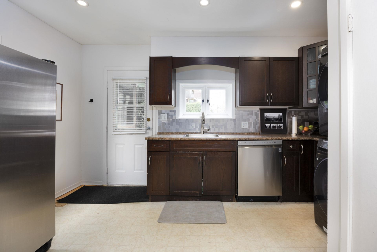 Walk-In Closet Photo of 524 Second Street, New Westminster, BC