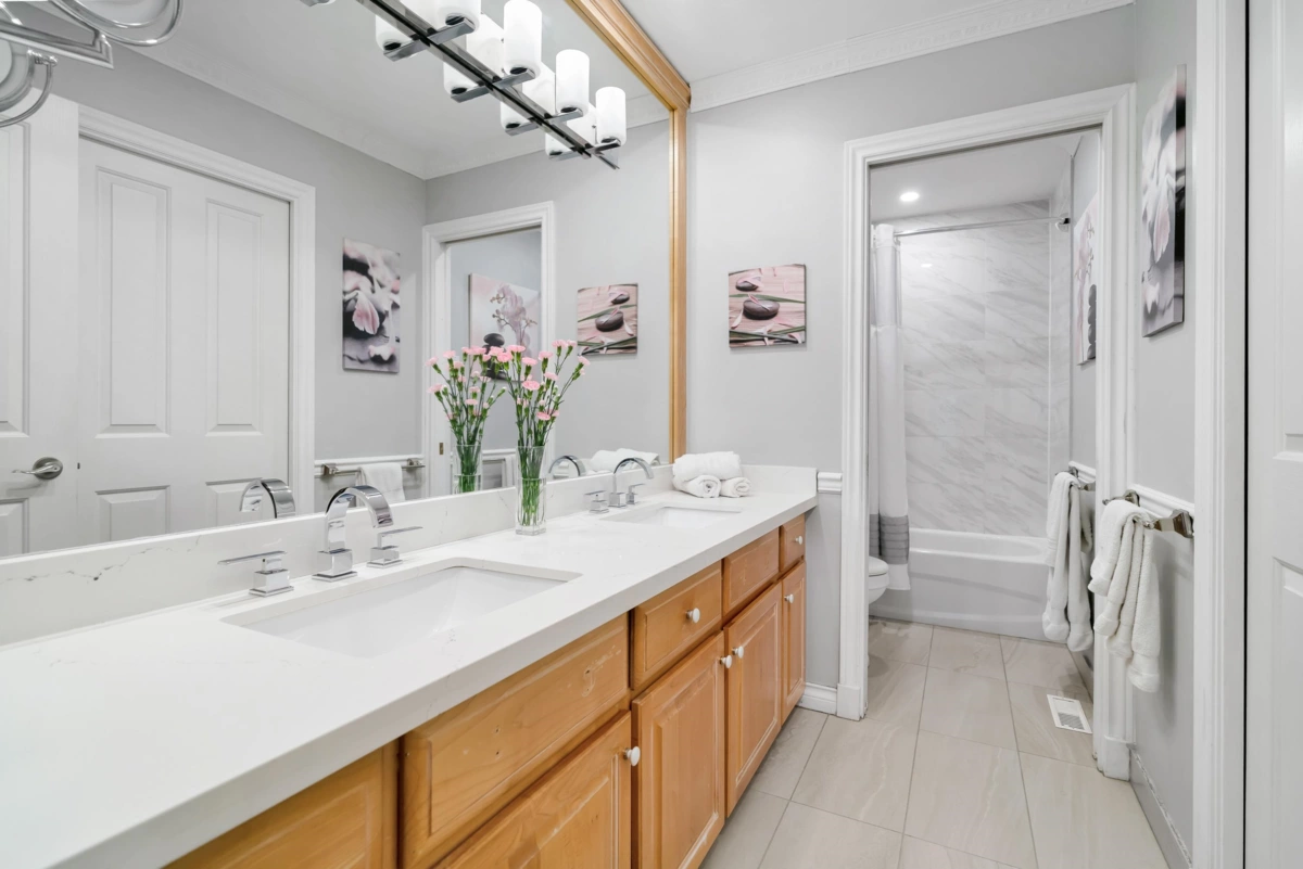 Hallway Photo of 7942 145 Street, Surrey, BC