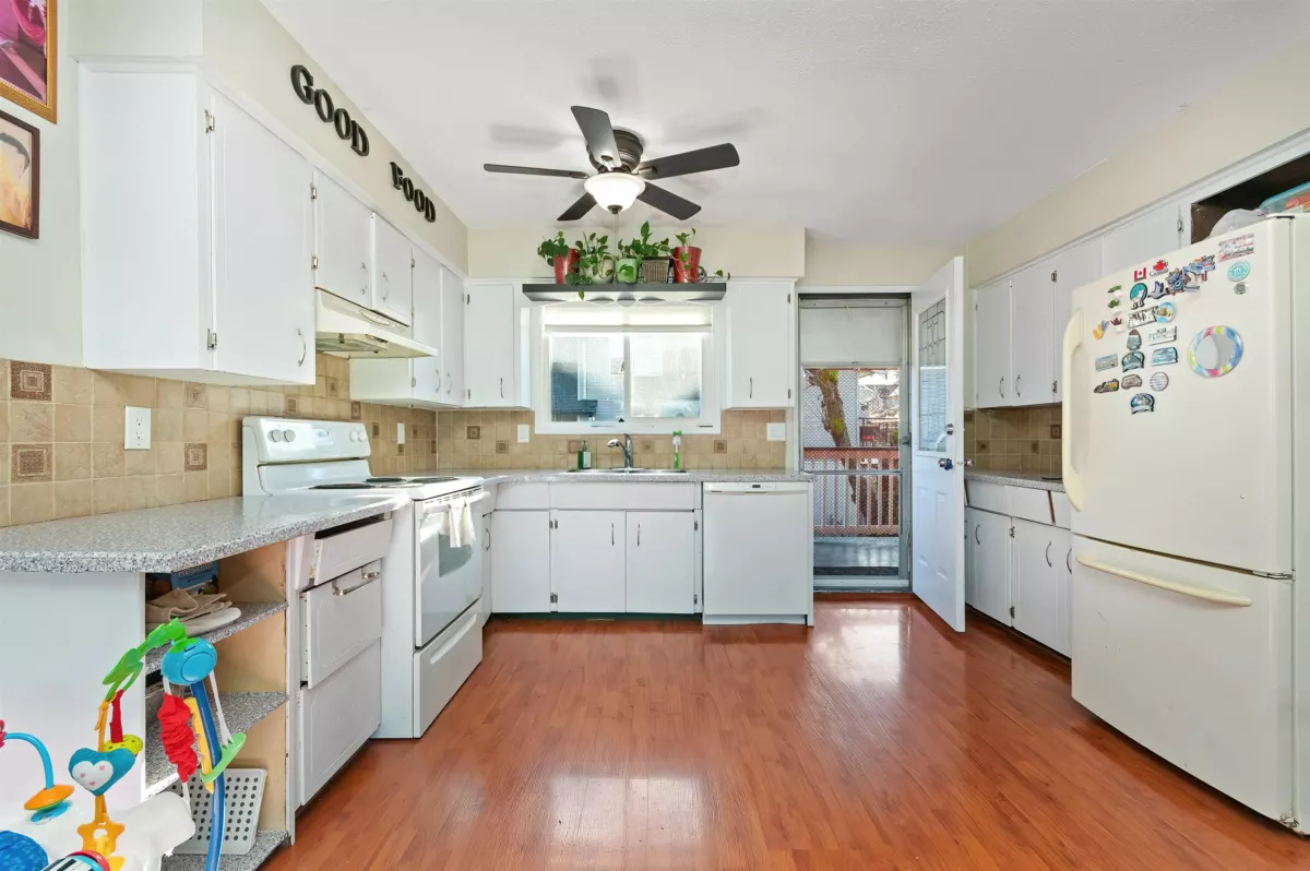 Entry Foyer Photo of A 46520 Rolinde Crescent, Chilliwack, BC