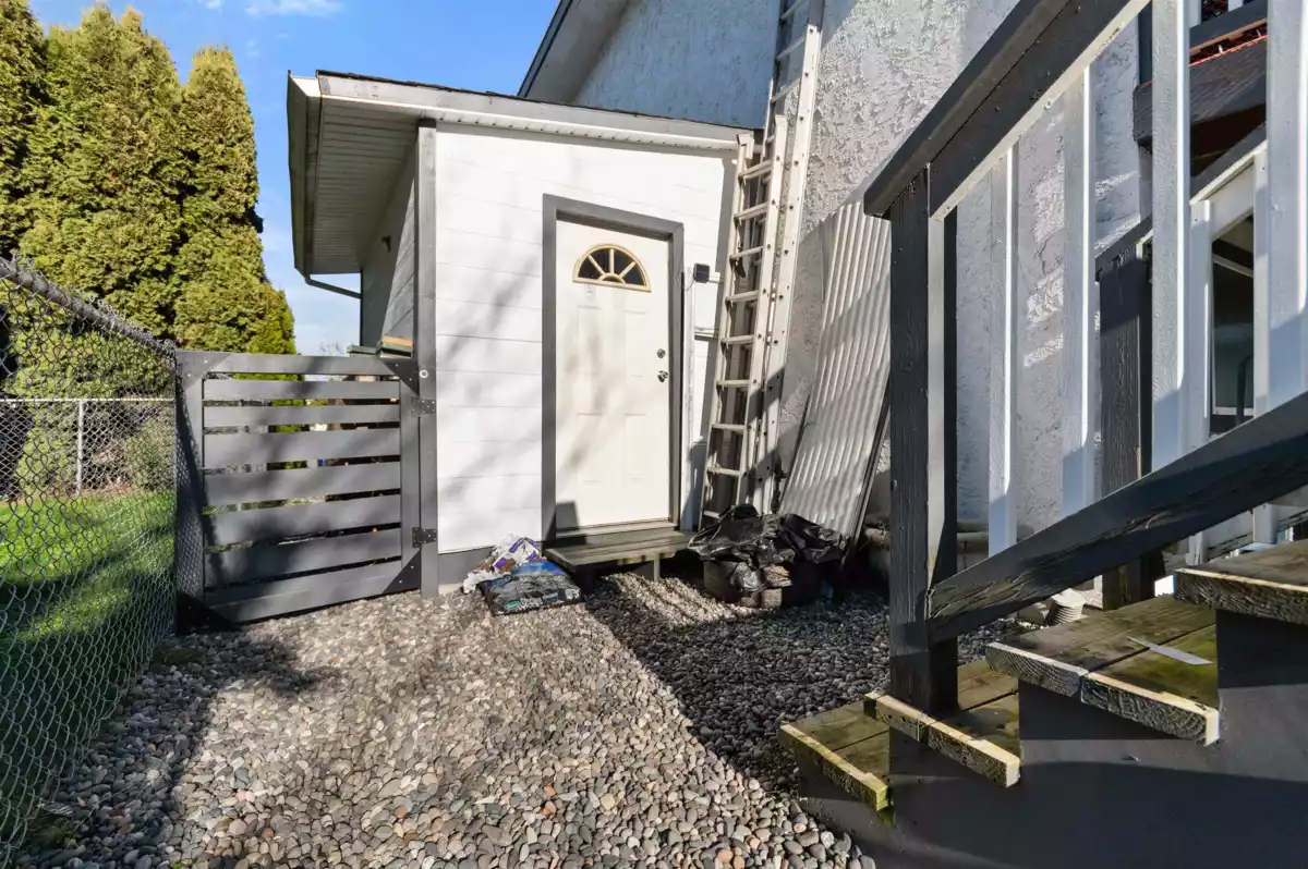 Front Yard Photo of A 46520 Rolinde Crescent, Chilliwack, BC