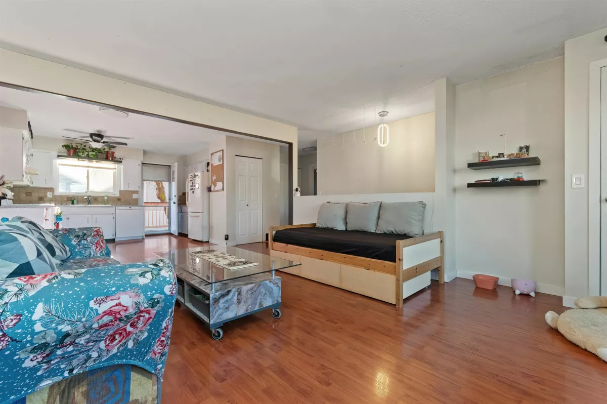 Laundry Room Photo of A 46520 Rolinde Crescent, Chilliwack, BC