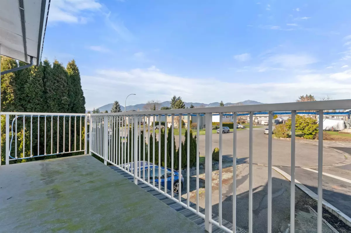 Outdoor Deck Photo of A 46520 Rolinde Crescent, Chilliwack, BC