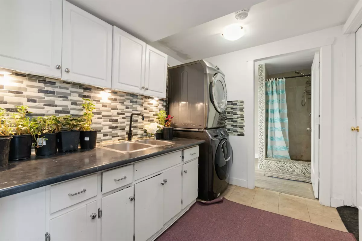 Swimming Pool Photo of A 46520 Rolinde Crescent, Chilliwack, BC