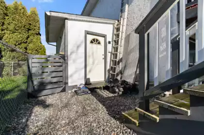Front Yard Photo of A 46520 Rolinde Crescent, Chilliwack, BC