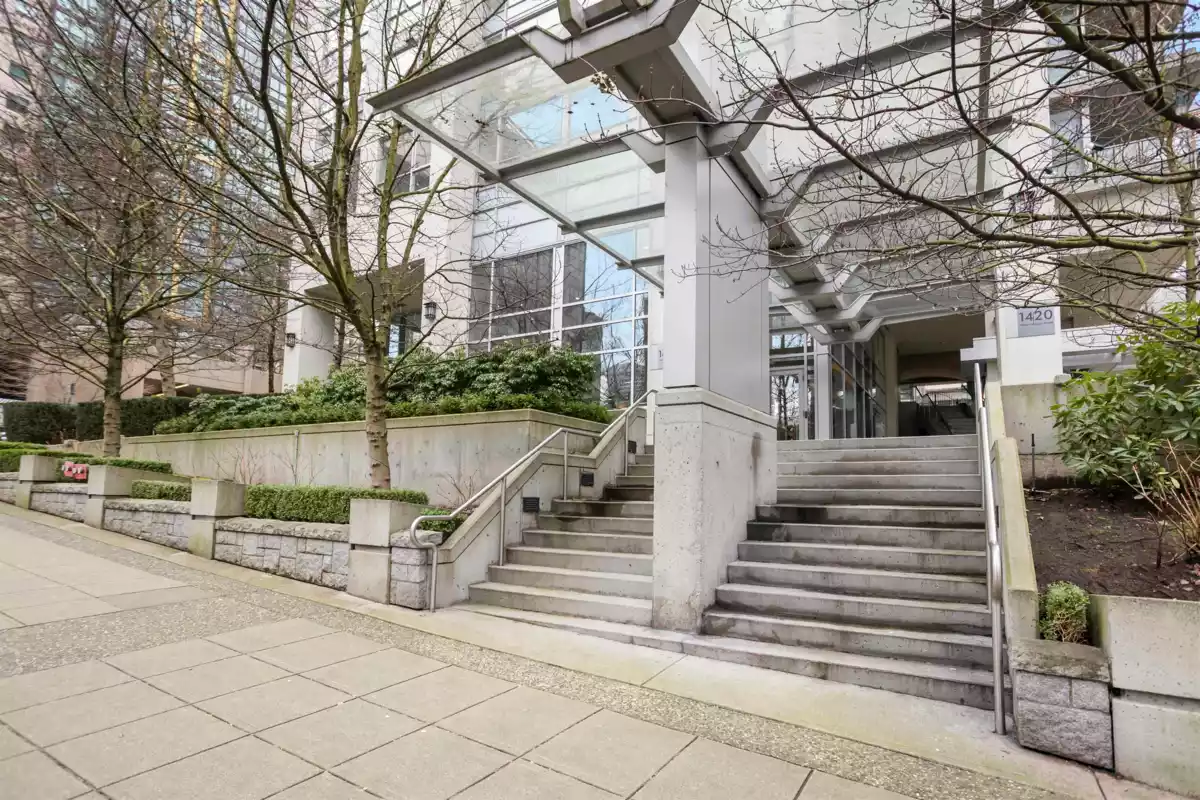 Entry Foyer Photo of 1506 1420 W Georgia Street, Vancouver, BC