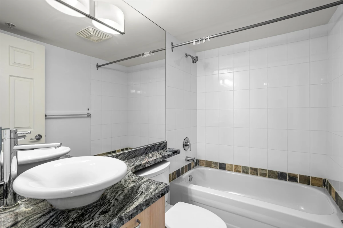 Guest Bathroom Photo of 1506 1420 W Georgia Street, Vancouver, BC
