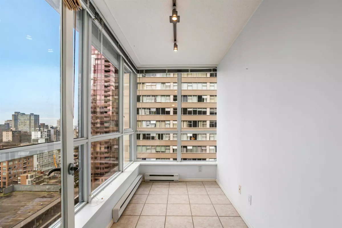 Kitchen Photo of 1506 1420 W Georgia Street, Vancouver, BC