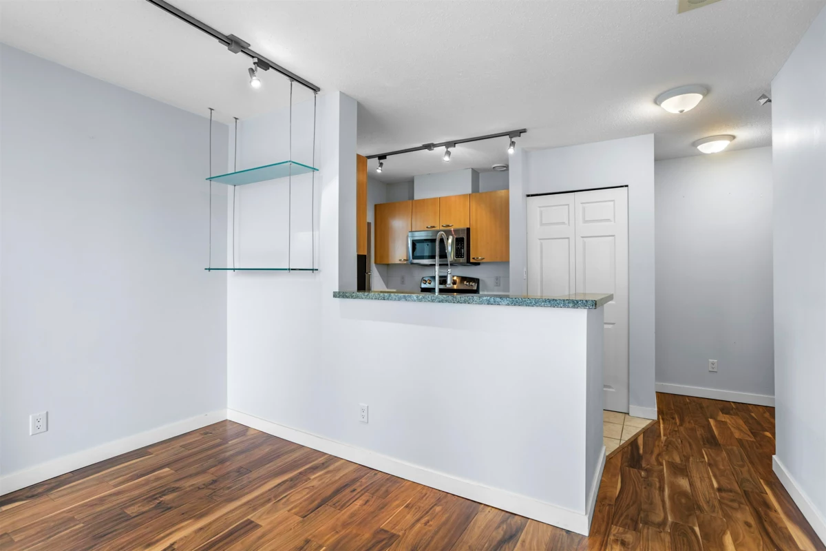 Living Room Photo of 1506 1420 W Georgia Street, Vancouver, BC