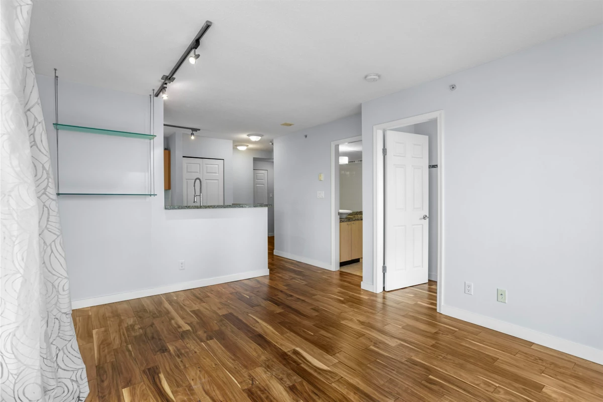 Walk-In Closet Photo of 1506 1420 W Georgia Street, Vancouver, BC