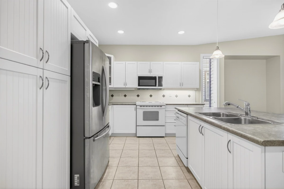 Primary Bathroom Photo of 148 19639 Meadow Gardens Way, Pitt Meadows, BC