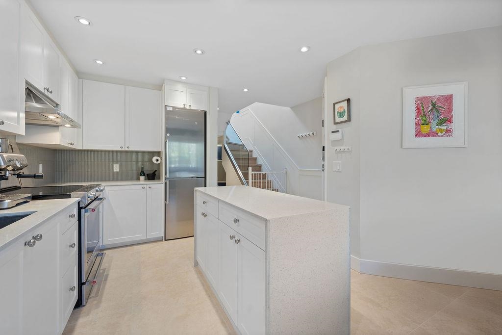 Dining Area Photo of 2 1214 W 7th Avenue, Vancouver, BC