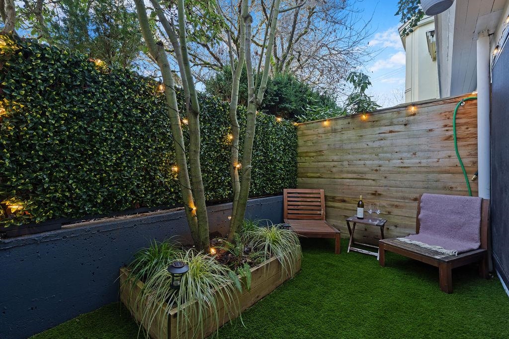 Entry Foyer Photo of 2 1214 W 7th Avenue, Vancouver, BC