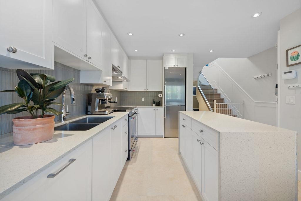 Family Room Photo of 2 1214 W 7th Avenue, Vancouver, BC