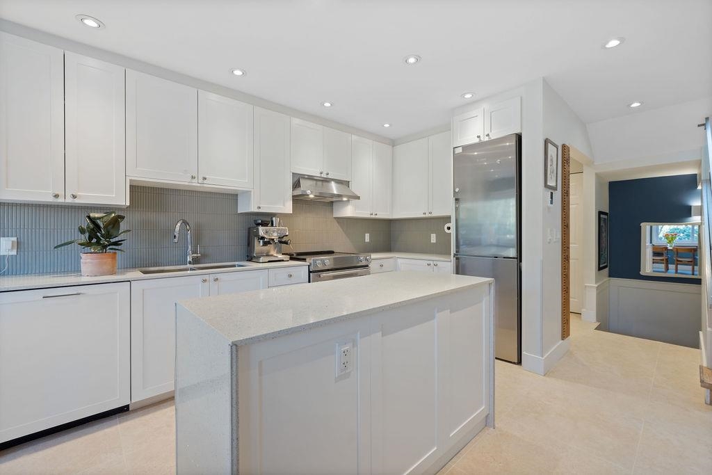 Living Room Photo of 2 1214 W 7th Avenue, Vancouver, BC