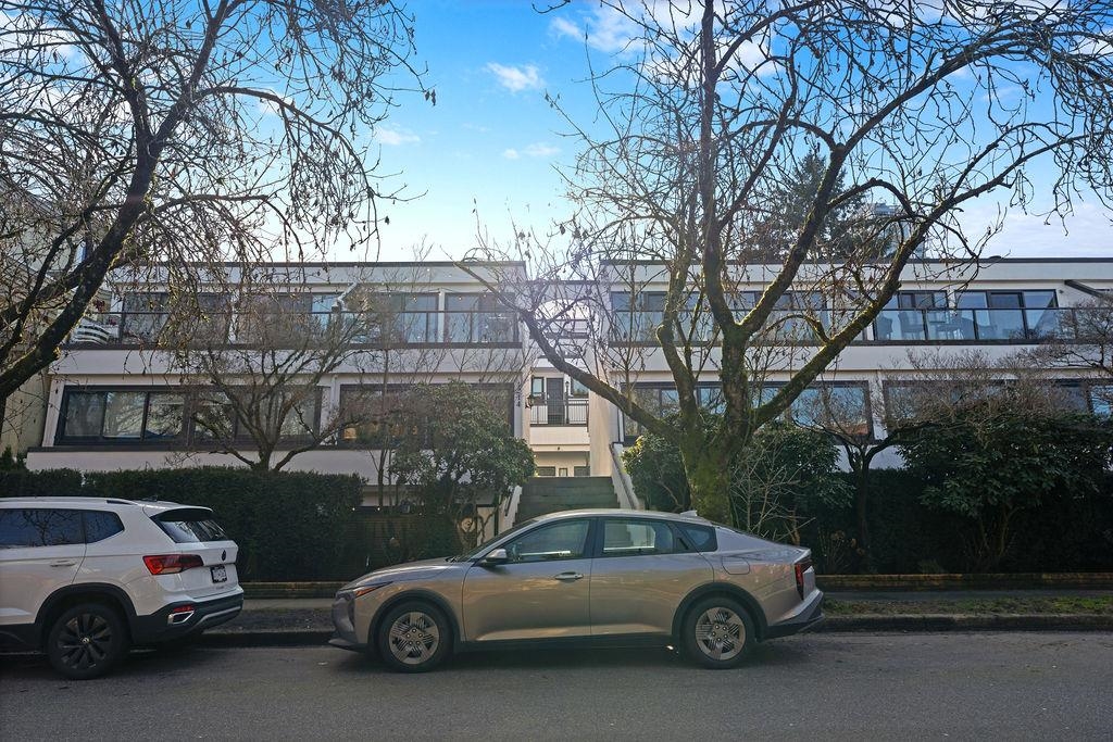 Outdoor Kitchen Photo of 2 1214 W 7th Avenue, Vancouver, BC