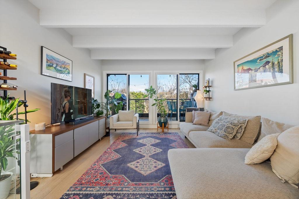 Primary Bathroom Photo of 2 1214 W 7th Avenue, Vancouver, BC