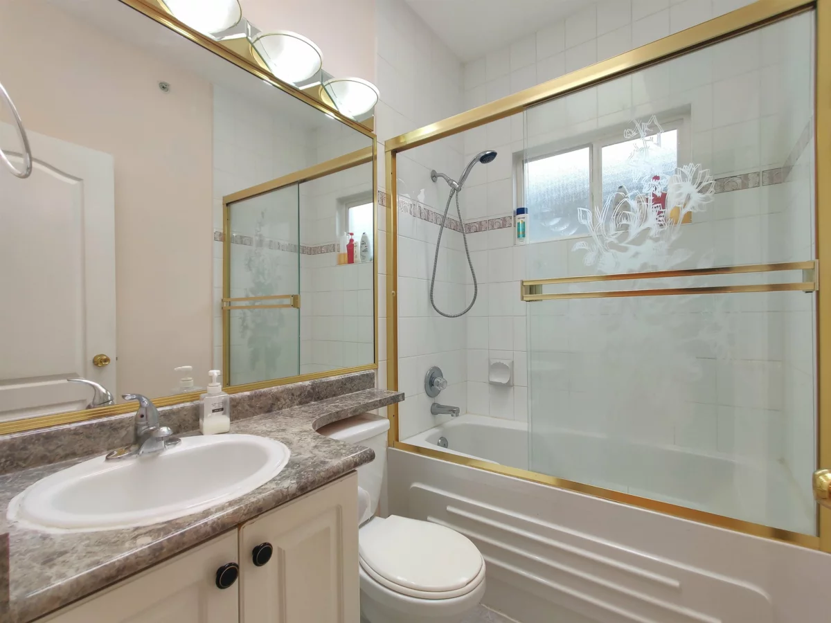 Basement Recreation Room Photo of 3461 William Street, Vancouver, BC