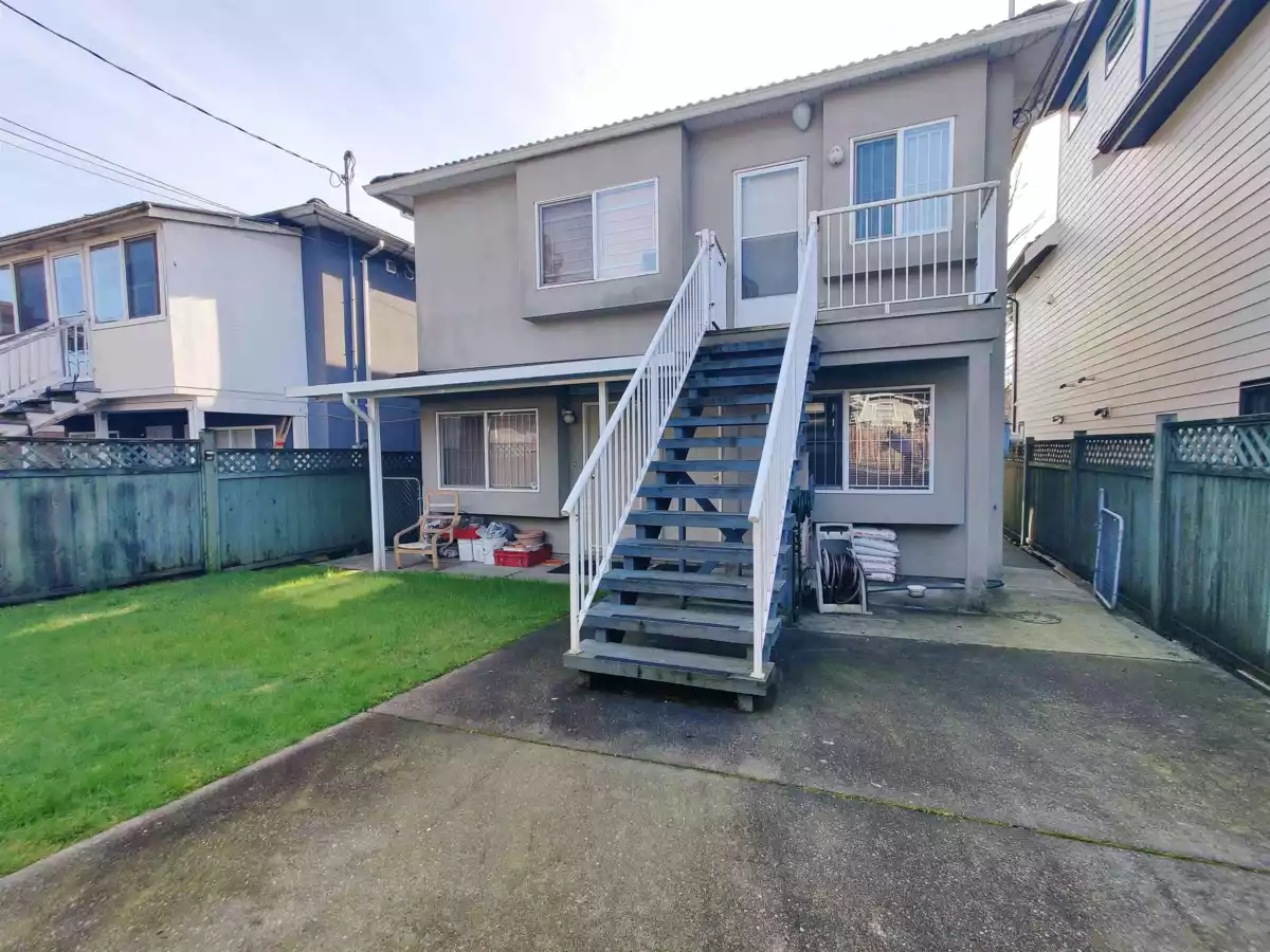 Hallway Photo of 3461 William Street, Vancouver, BC