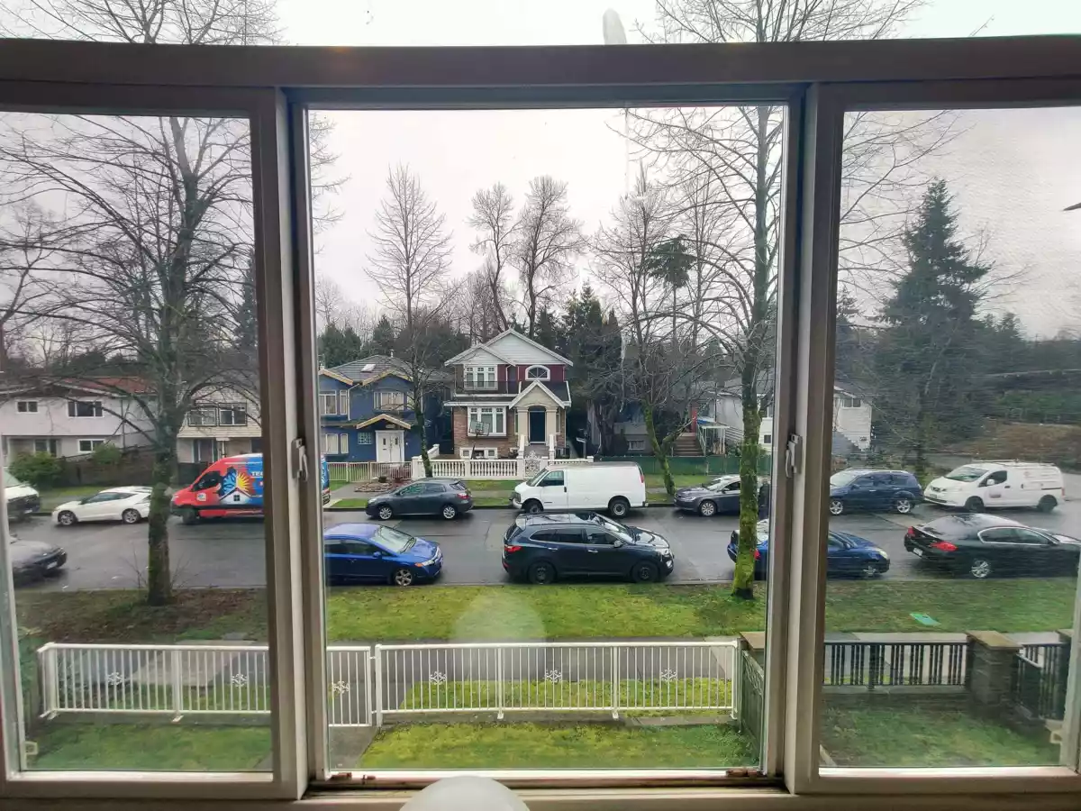 Kitchen Photo of 3461 William Street, Vancouver, BC