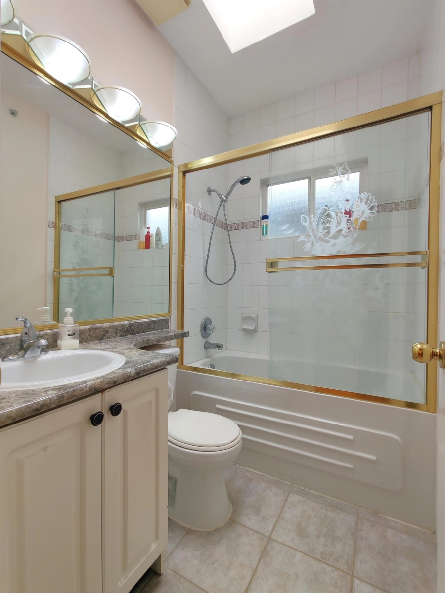 Loft / Bonus Room Photo of 3461 William Street, Vancouver, BC