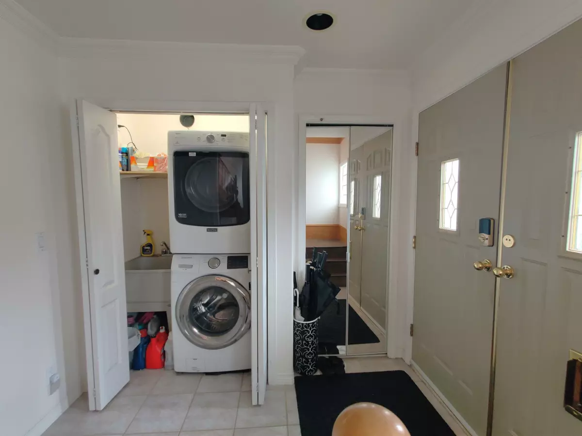Mudroom Photo of 3461 William Street, Vancouver, BC