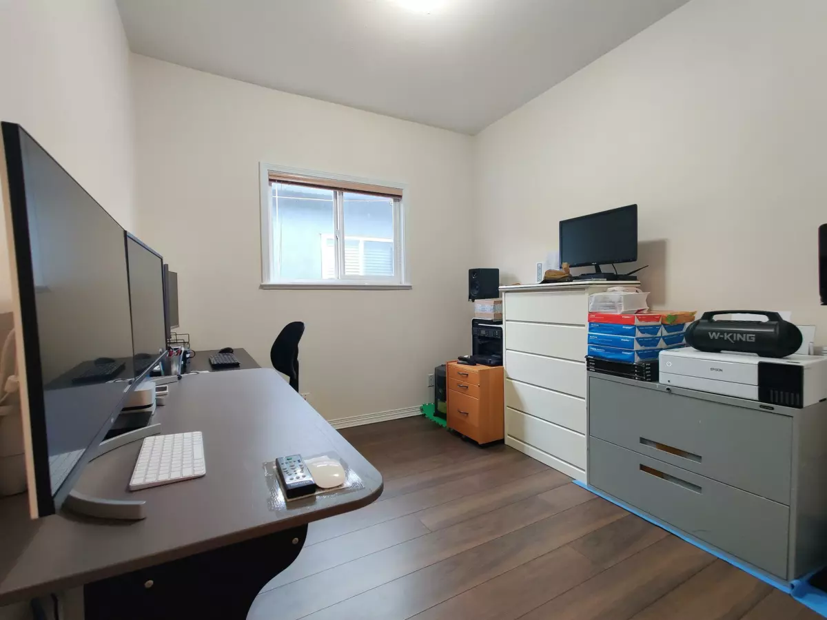 Powder Room Photo of 3461 William Street, Vancouver, BC